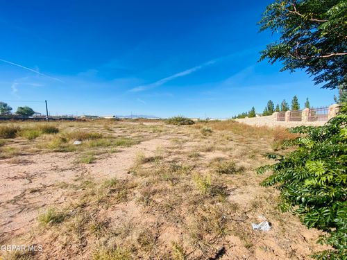 1152 Steve Dr, Chaparral, NM, 88081-7572 | Card Image