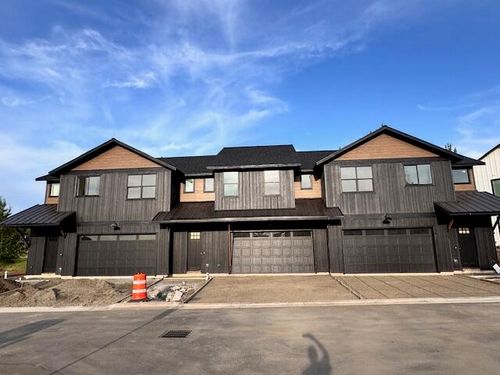 111 Golf View Dr, Eagle Point, OR, 97524-6676 | Card Image