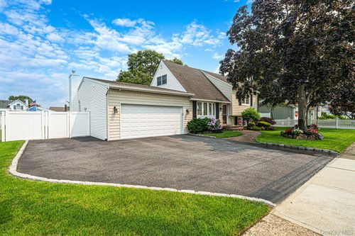 835 Pease Lane, Islip, NY, 11795 | Card Image