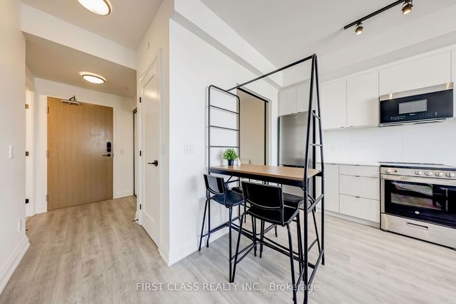904 - 2369 Danforth Ave, Condo with 2 bedrooms, 2 bathrooms and null parking in Toronto ON | Image 14