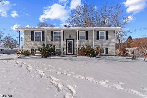 3 Armstrong Dr, Oak Ridge, NJ, 07438-9543 | Card Image