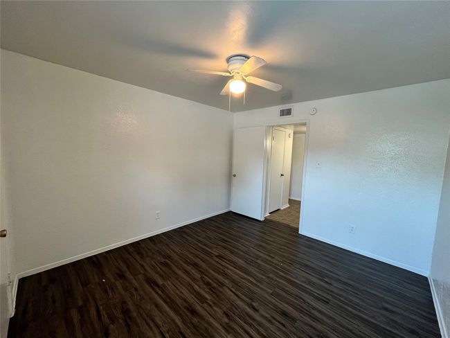 This is a view of the other side of the room. | Image 13