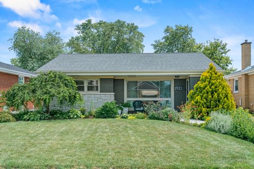 1921 Buckingham Ave, Westchester, IL, 60154-4228 | Card Image