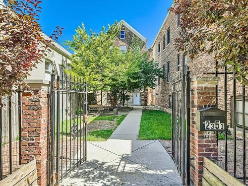 2351 S Whipple St, CHICAGO, IL, 60623-3464 | Card Image