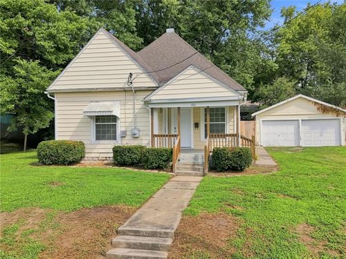 106 Grandview St, Richmond, MO, 64085-1126 | Card Image