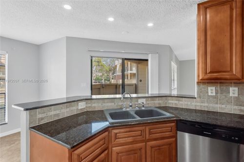 102-8613 Mallard Reserve Dr, TAMPA, FL, 33614-2342 | Card Image