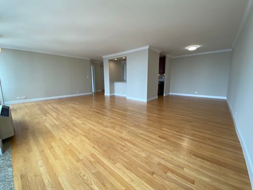 39j-111 E Chestnut St, Chicago, IL, 60611-6016 | Card Image