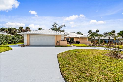 21 Forest Park Dr, Vero Beach, FL, 32962-4652 | Card Image