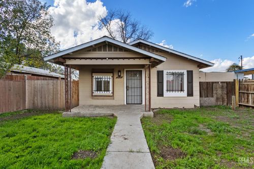 2521 P St, Bakersfield, CA, 93301-2428 | Card Image