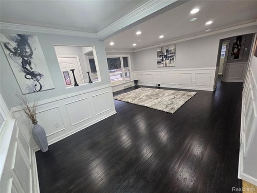 22120 Beverly St, Oak Park, MI, 48237-2575 | Card Image