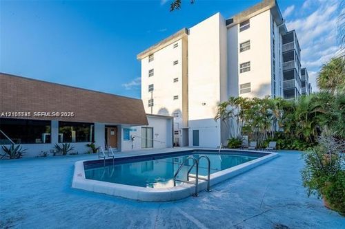 a129-16950 W Dixie Hwy, North Miami Beach, FL, 33160-3777 | Card Image