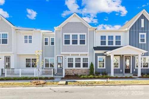 5676 Clear Creek Ln, Charlotte, NC, 28215-0911 | Card Image