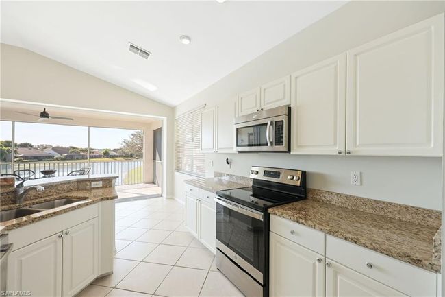 5-202 - 7828 Gardner Dr, Condo with 3 bedrooms, 2 bathrooms and null parking in NAPLES FL | Image 12