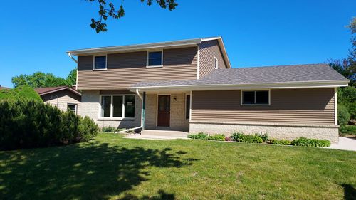 8030 S Waring Dr, Oak Creek, WI, 53154-2823 | Card Image