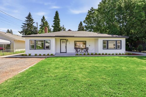 1537 Cloverlawn Dr, Grants Pass, OR, 97527-4960 | Card Image