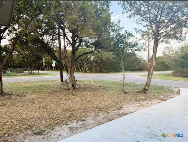 Front view of h9ome, with very nice driveway. | Image 37