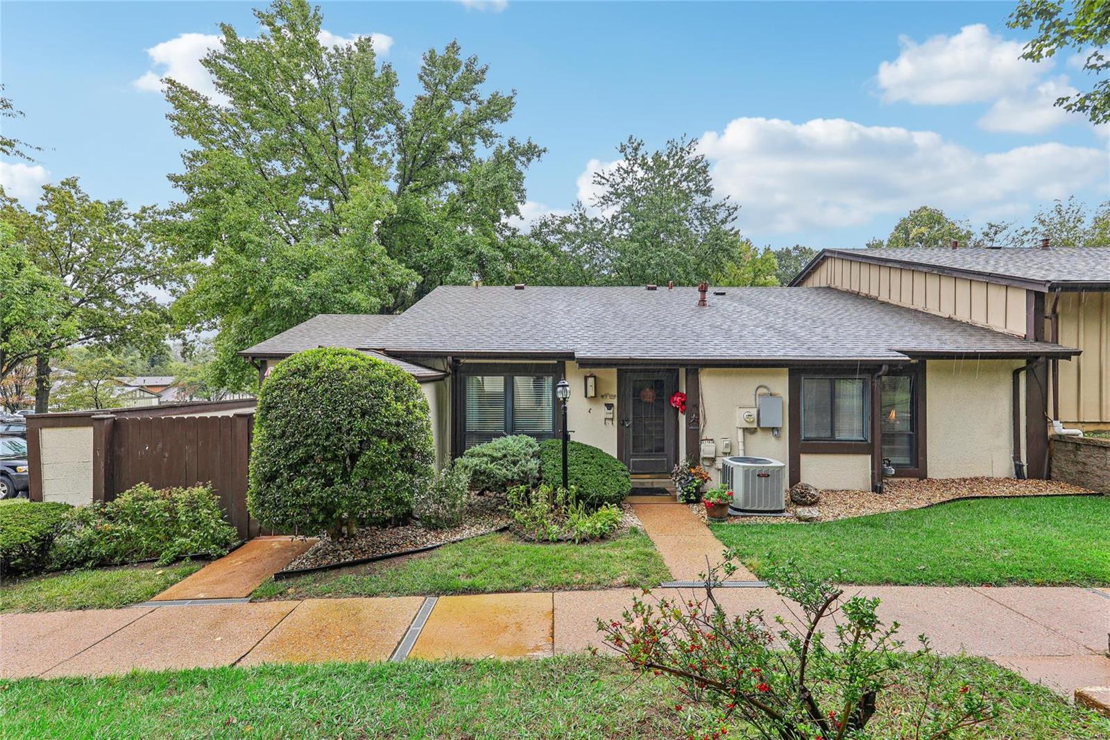 Whispering Oaks Dr, Saint Louis, MO 63136
