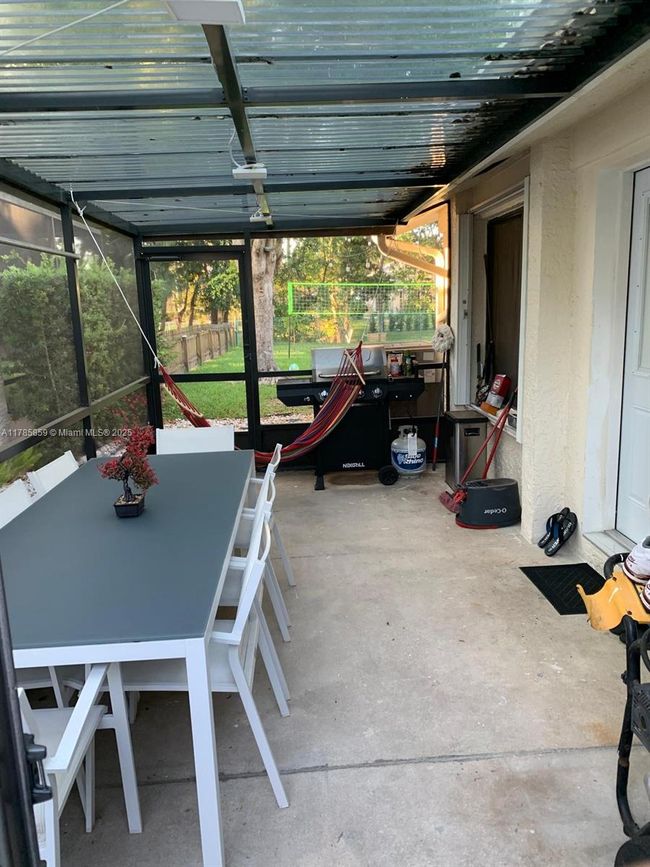 8271 - 8271 Sw 39 Th Ct, House other with 3 bedrooms, 2 bathrooms and null parking in Davie FL | Image 27