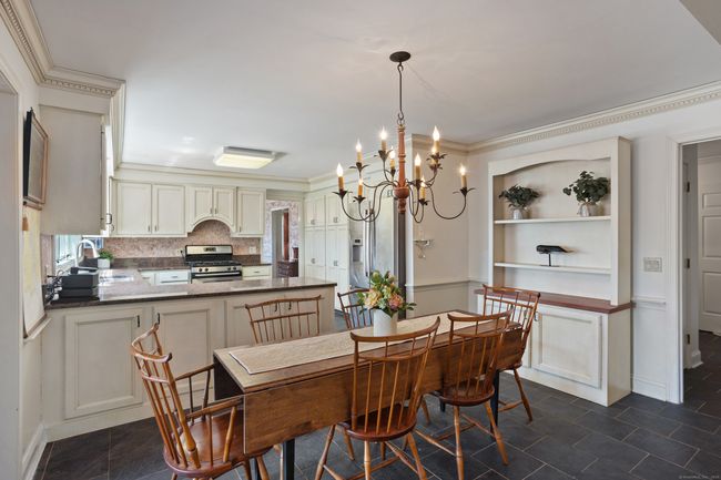 Spacious upscale kitchen | Image 9