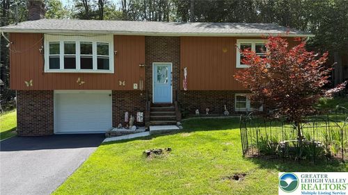 8466 Bumble Bee Way, Tobyhanna, PA, 18466-3422 | Card Image
