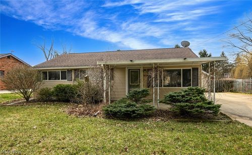 1922 Edgewood Dr, Twinsburg, OH, 44087-1621 | Card Image