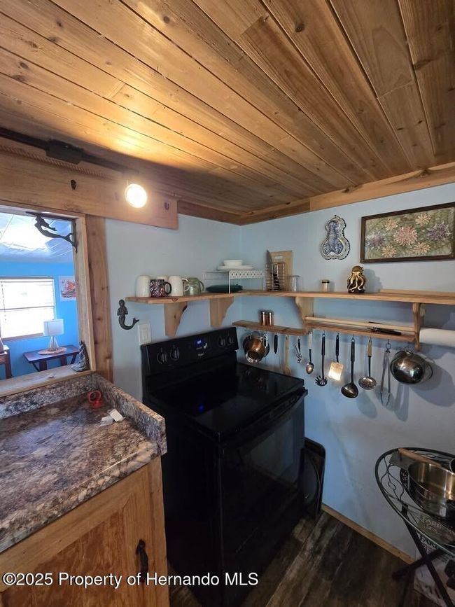6505 Evanston St, House other with 2 bedrooms, 1 bathrooms and null parking in Weeki Wachee FL | Image 8
