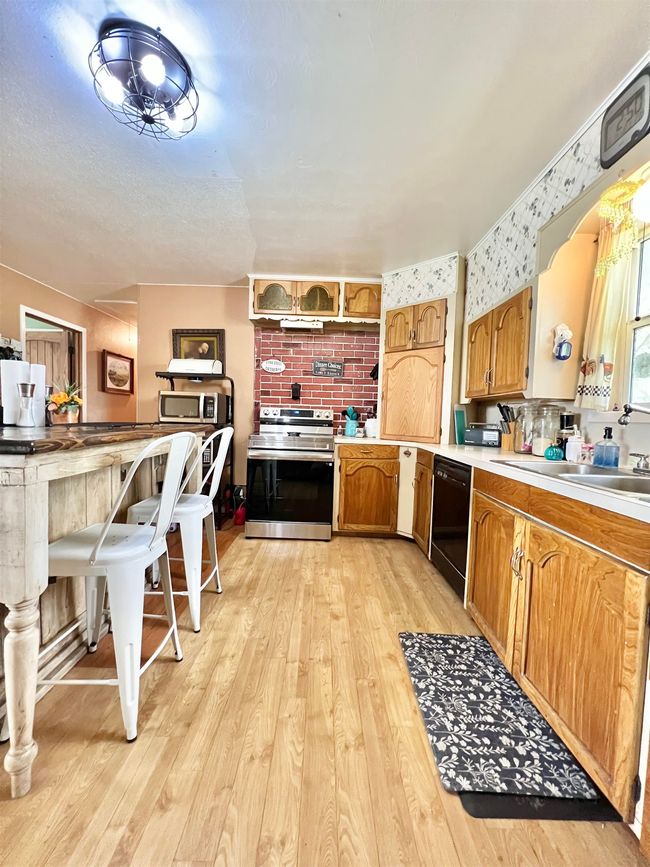 1209 Highway 73, House other with 3 bedrooms, 2 bathrooms and null parking in Winnie TX | Image 6