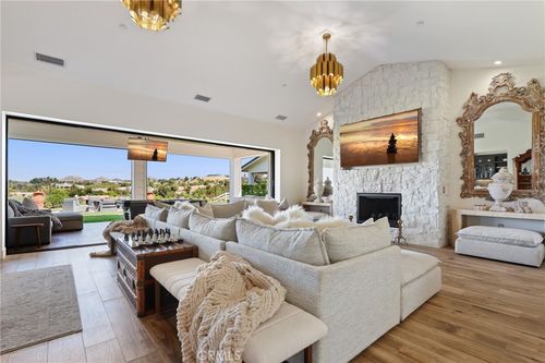 40756 Los Ranchos Cir, Temecula, CA, 92592-9608 | Card Image