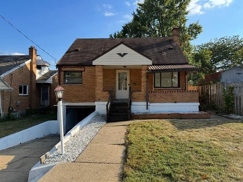 3941 Darwin Ave, Cheviot, OH, 45211-5405 | Card Image