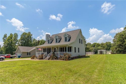 260 Tanglebrook Trl, Eden, NC, 27288-7665 | Card Image