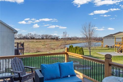 18526 W 194th Ter, Spring Hill, KS, 66083-4562 | Card Image