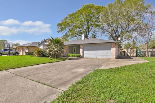 110 John St, Liberty, TX, 77575-6147 | Card Image