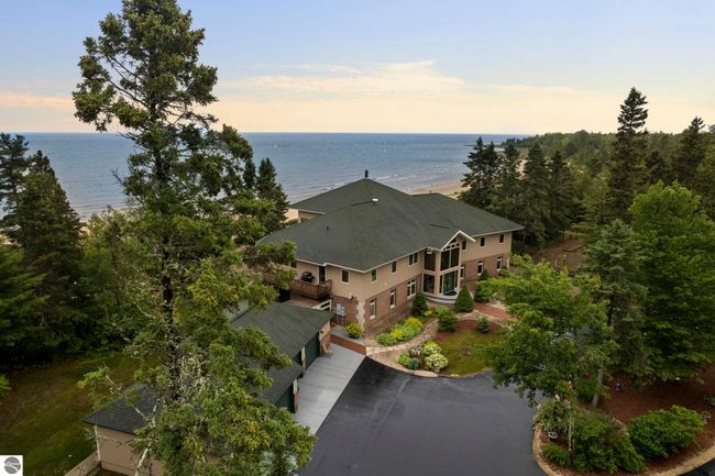 5343 Michibay Dr, House other with 5 bedrooms, 4 bathrooms and null parking in Manistique MI | Image 5