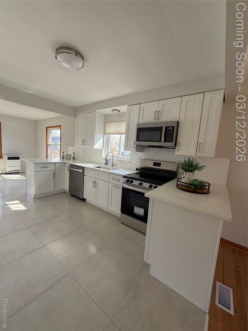 20017 California St, Saint Clair Shores, MI, 48080-3732 | Card Image