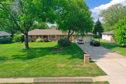 2426 Pioneer Blvd, Grand Island, NE, 68801-7342 | Card Image