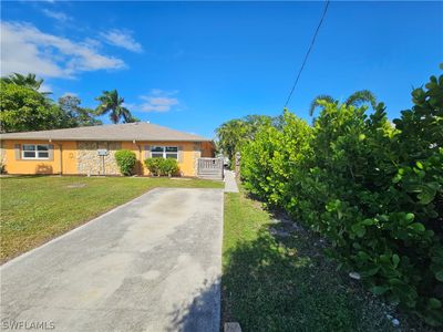 View of front of property with a front lawn | Image 3