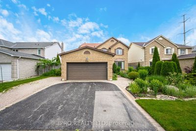 694 Amaretto Ave, House other with 4 bedrooms, 5 bathrooms and 5 parking in Pickering ON | Image 2