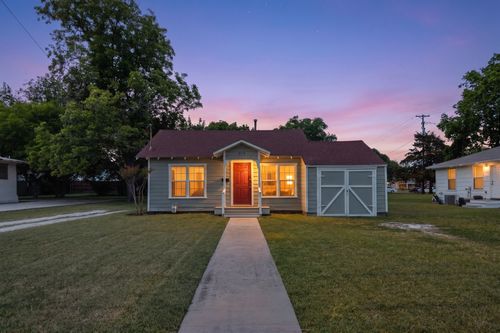 913 17th St, Plano, TX, 75074-5813 | Card Image