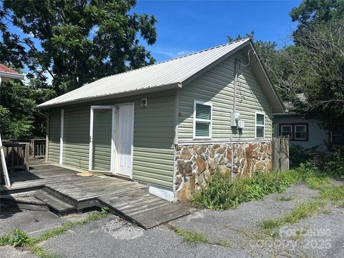 63 Summit Ave, Spruce Pine, NC, 28777-5312 | Card Image