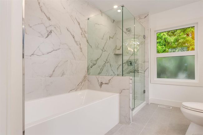 Luxurious 4-Piece primary ensuite | Image 41