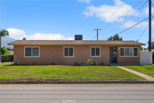 13301 3rd St, Yucaipa, CA, 92399-5032 | Card Image