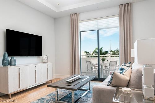 202-101 8th St S, NAPLES, FL, 34102-6121 | Card Image