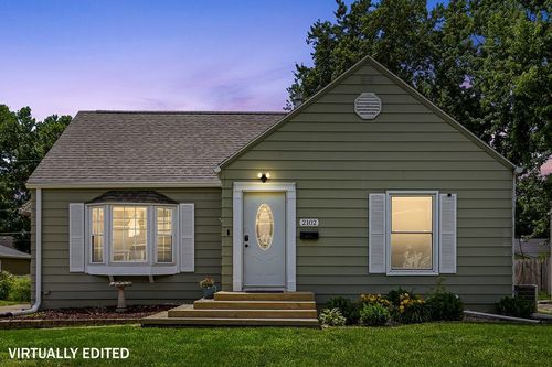 2102 55th St, Des Moines, IA, 50310-1555 | Card Image