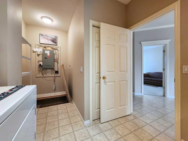 27 Skyline Cres, Home with 2 bedrooms, 2 bathrooms and 2 parking in Claresholm AB | Image 8