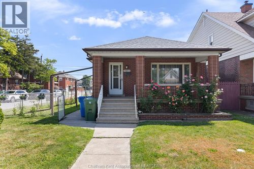 1402 Elsmere Ave, Windsor, ON, N8X4G9 | Card Image
