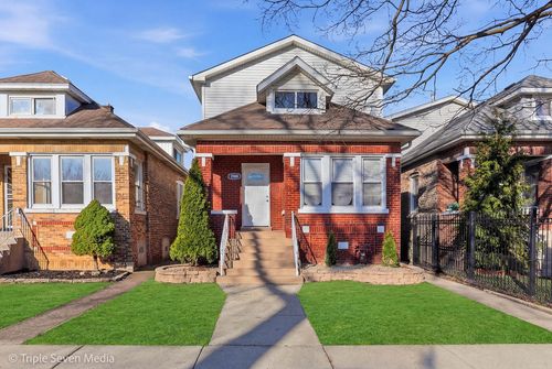 7520 S Carpenter St, Chicago, IL, 60620-2952 | Card Image
