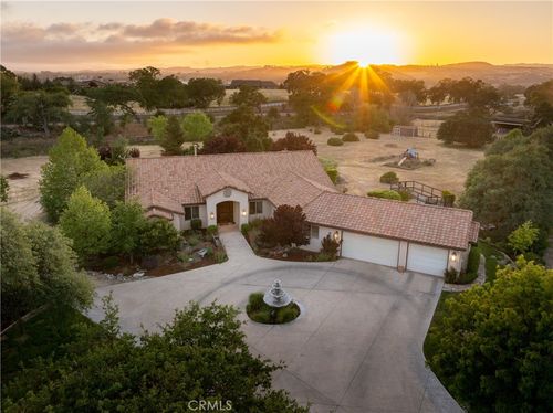 1185 Beaver Creek Ln, Paso Robles, CA, 93446-4966 | Card Image