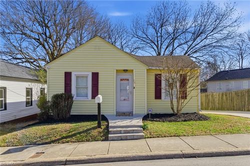 15 Church St, Thomasville, NC, 27360-3850 | Card Image