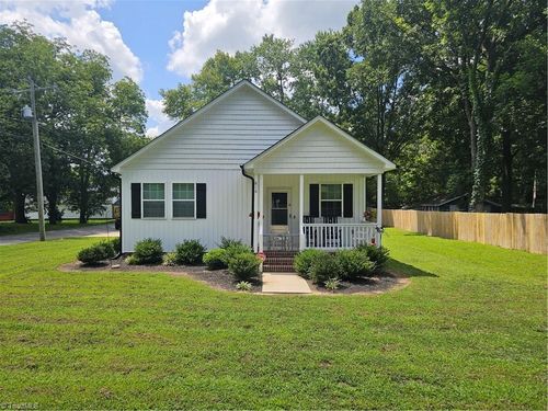 816 Barnes St, Reidsville, NC, 27320-4712 | Card Image