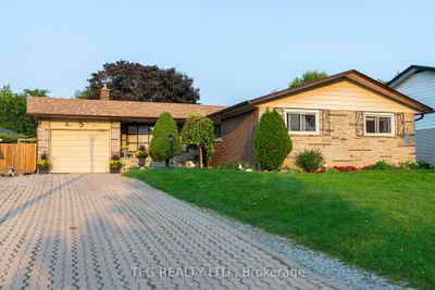 807 Fernhill Blvd, House other with 3 bedrooms, 2 bathrooms and 6 parking in Oshawa ON | Image 1